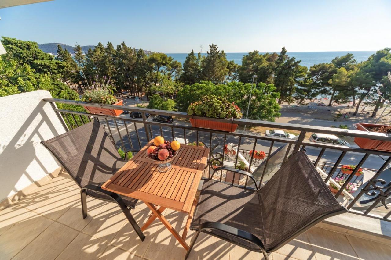Mika'S Seaview Apartments บาร์ ภายนอก รูปภาพ
