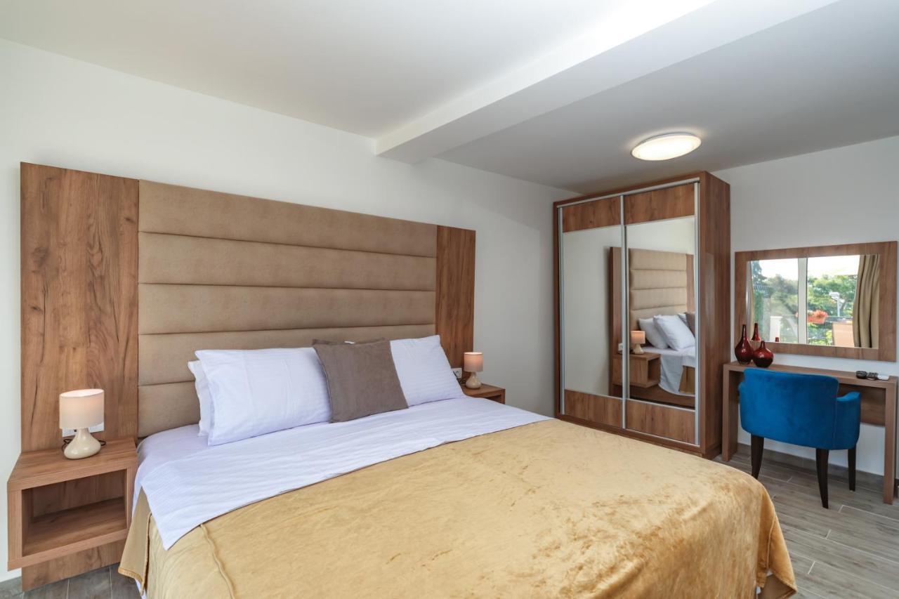 Mika'S Seaview Apartments บาร์ ห้อง รูปภาพ