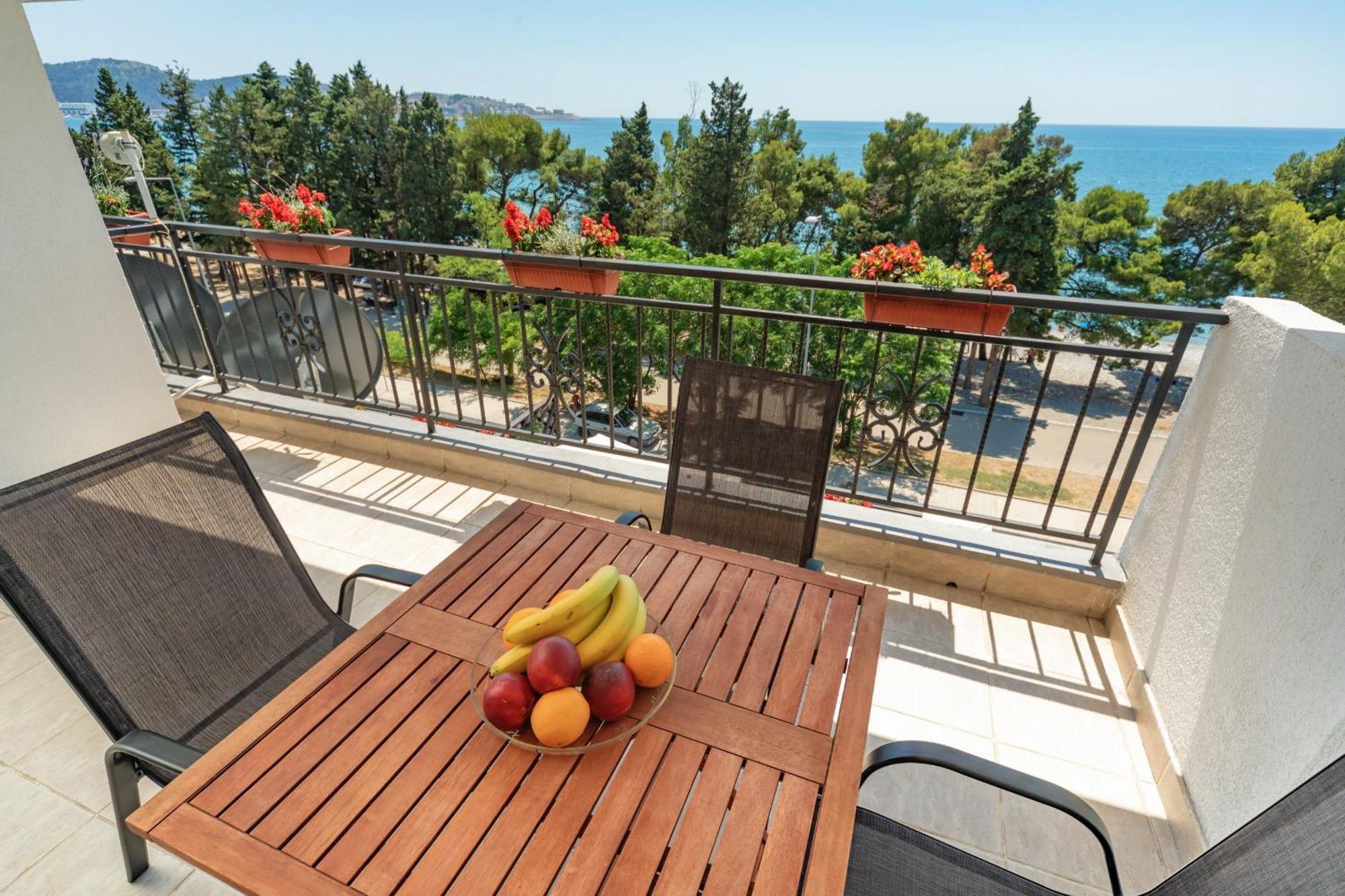 Mika'S Seaview Apartments บาร์ ห้อง รูปภาพ